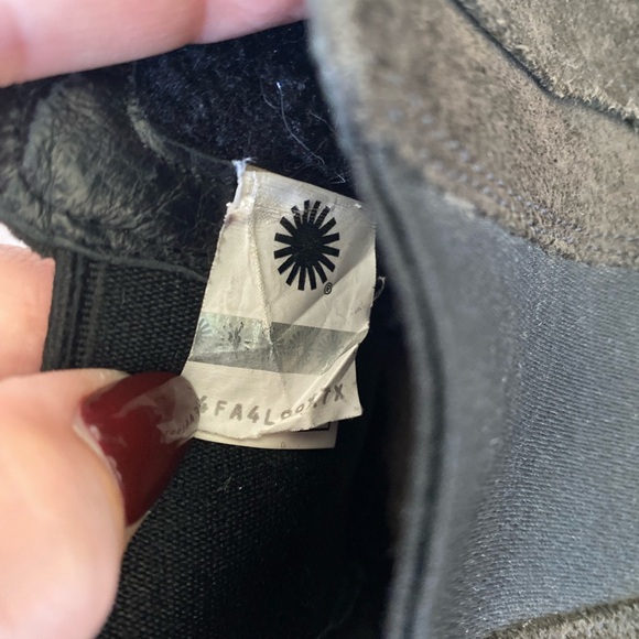 UGG Bonham II Chelsea Style Suede Boots Size 7 Dark Brown - Picture 8 of 9